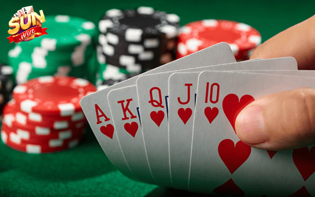 Poker là gì? Hướng dẫn các vòng cược trong Poker tại Sunwin