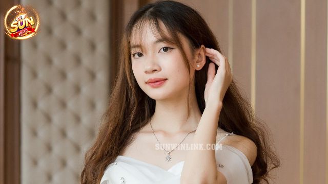 Hot girl Bùi Thảo Linh học chuyên toán thi Hoa hậu ở Sunwin