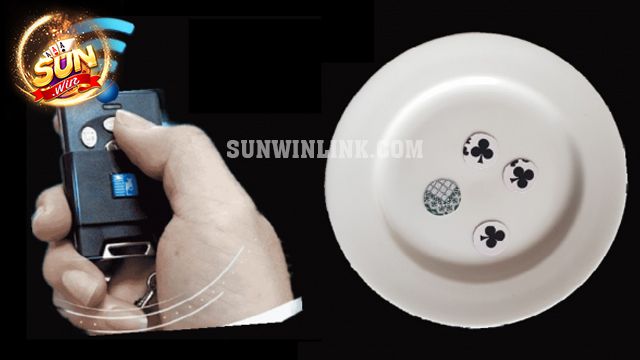 Sử dụng quân cảm ứng trong xóc đĩa để thực hiện xóc đĩa bịp